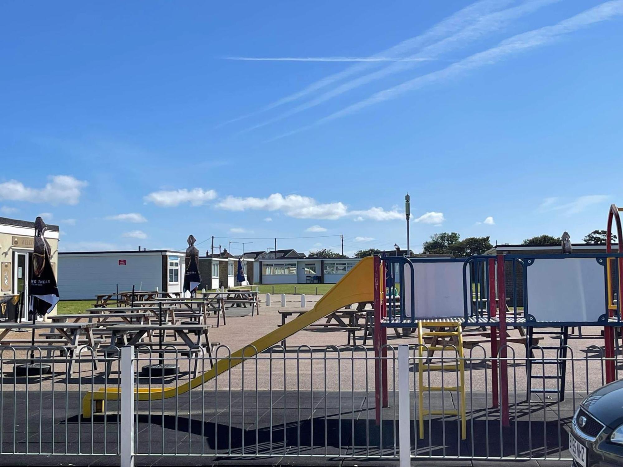 103 Sunbeach South Facing 2 Bed Chalet M And T Chalets Great Yarmouth Exteriér fotografie